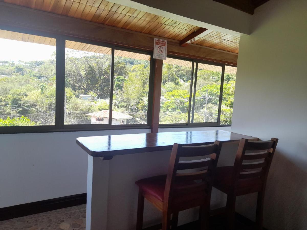 Alisson Hotel Y Restaurant Monteverde ภายนอก รูปภาพ