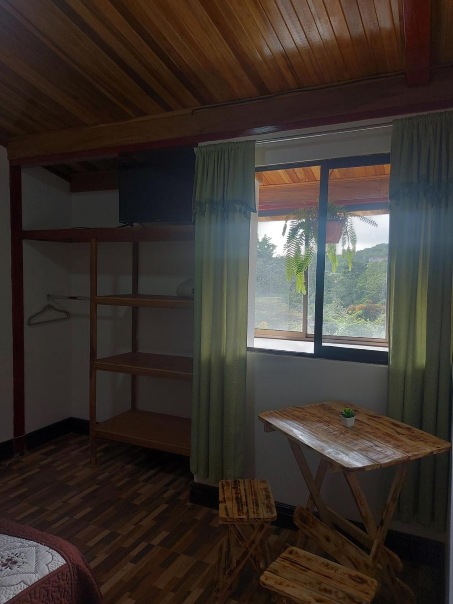 Alisson Hotel Y Restaurant Monteverde ภายนอก รูปภาพ