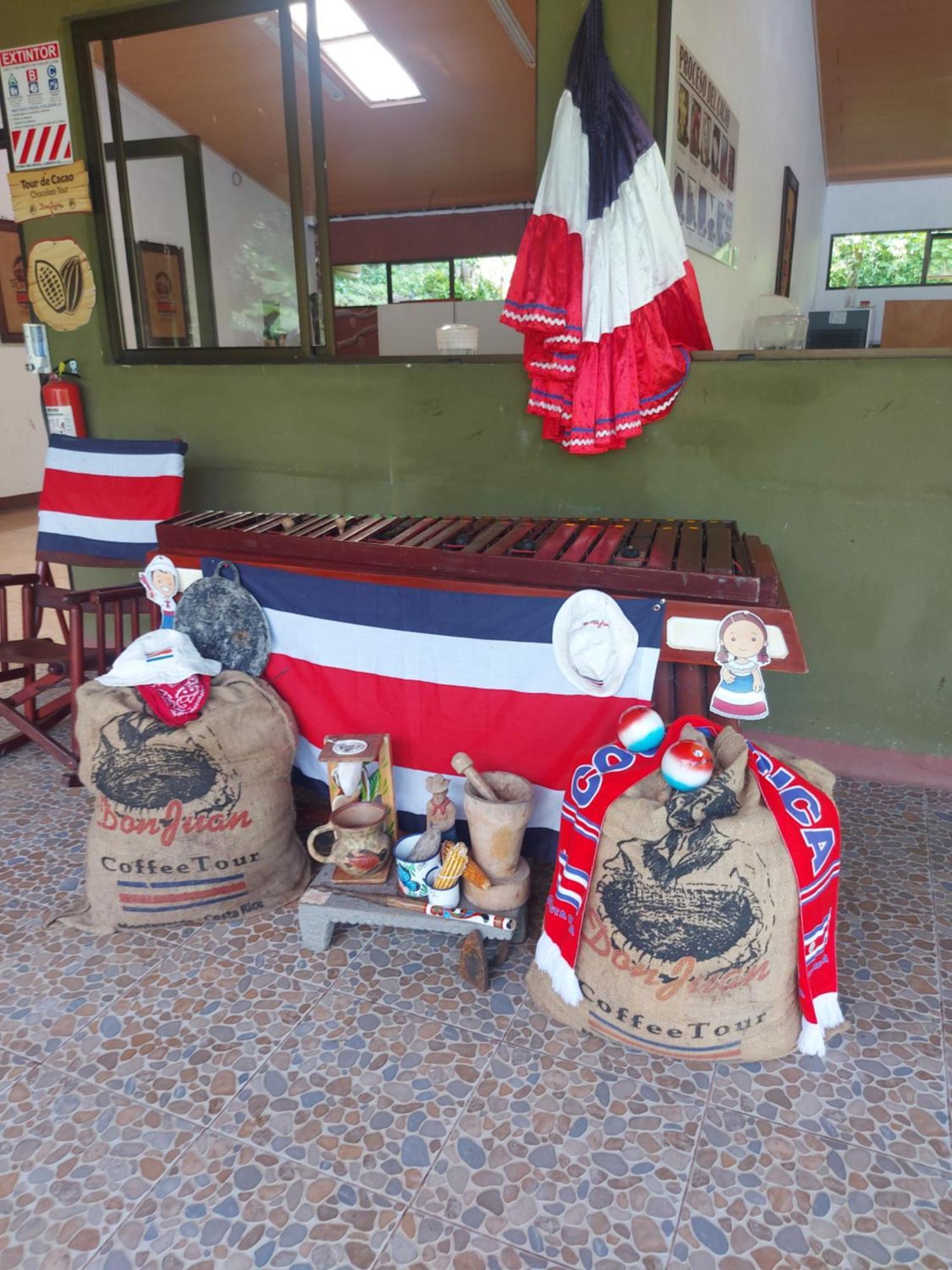 Alisson Hotel Y Restaurant Monteverde ภายนอก รูปภาพ